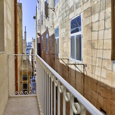 Exquisite 3-Bedroom Duplex Penthouse With Jacuzzi In Valletta Centre Bagian luar foto