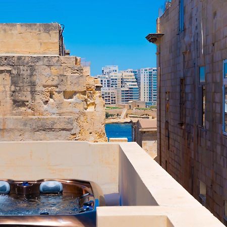 Exquisite 3-Bedroom Duplex Penthouse With Jacuzzi In Valletta Centre Bagian luar foto