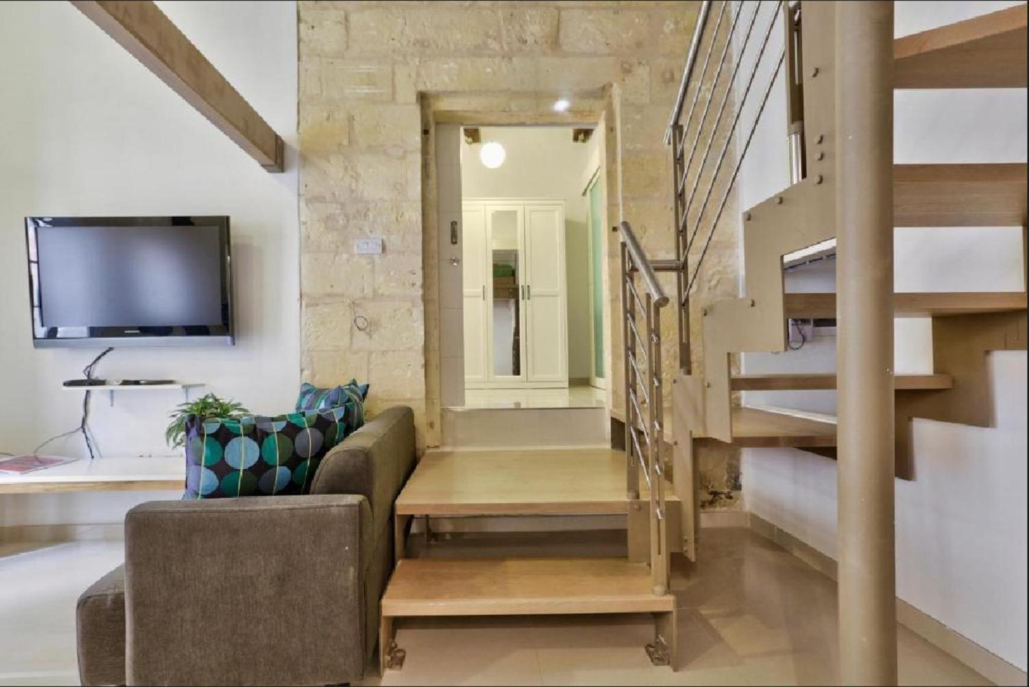 Exquisite 3-Bedroom Duplex Penthouse With Jacuzzi In Valletta Centre Bagian luar foto