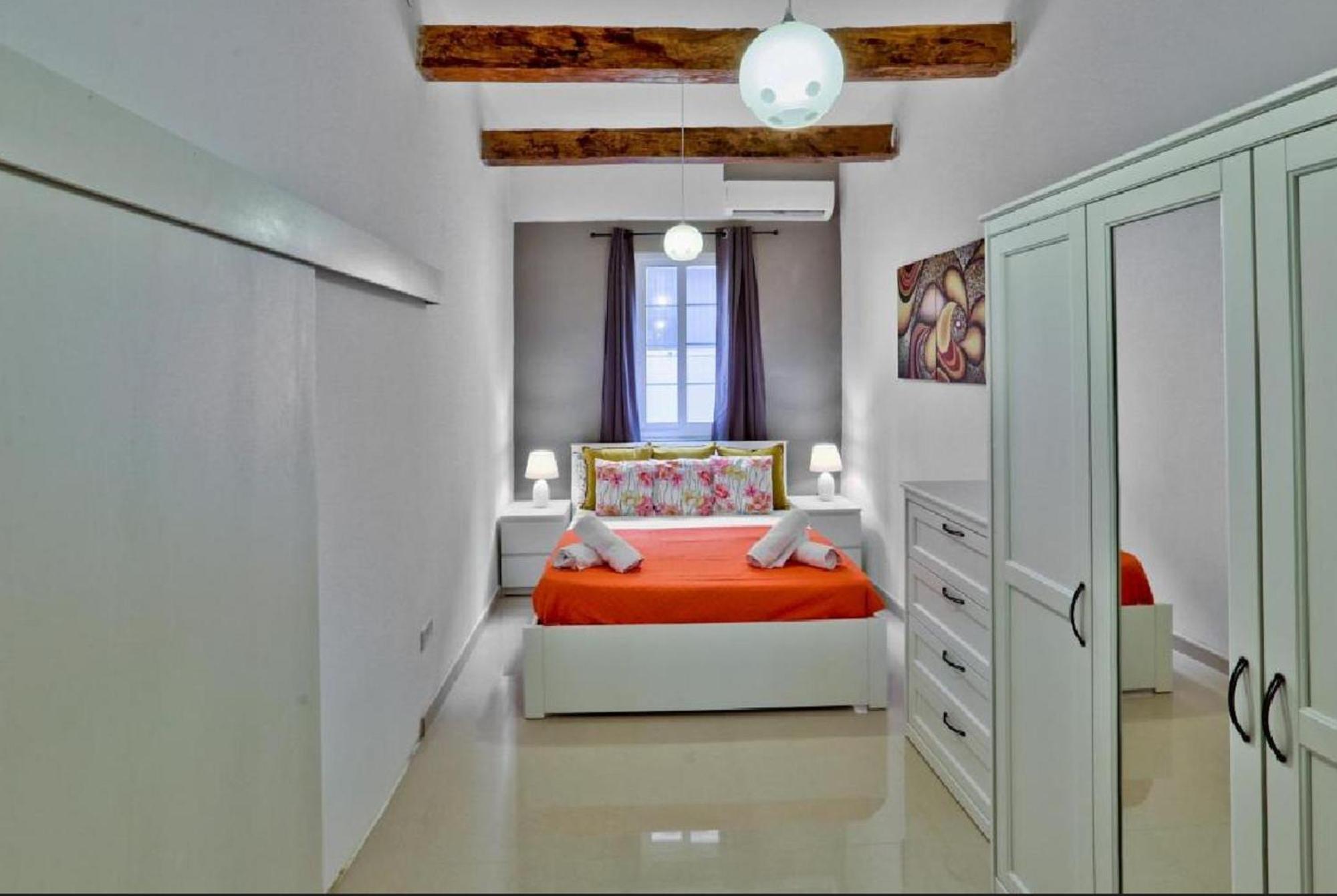 Exquisite 3-Bedroom Duplex Penthouse With Jacuzzi In Valletta Centre Bagian luar foto