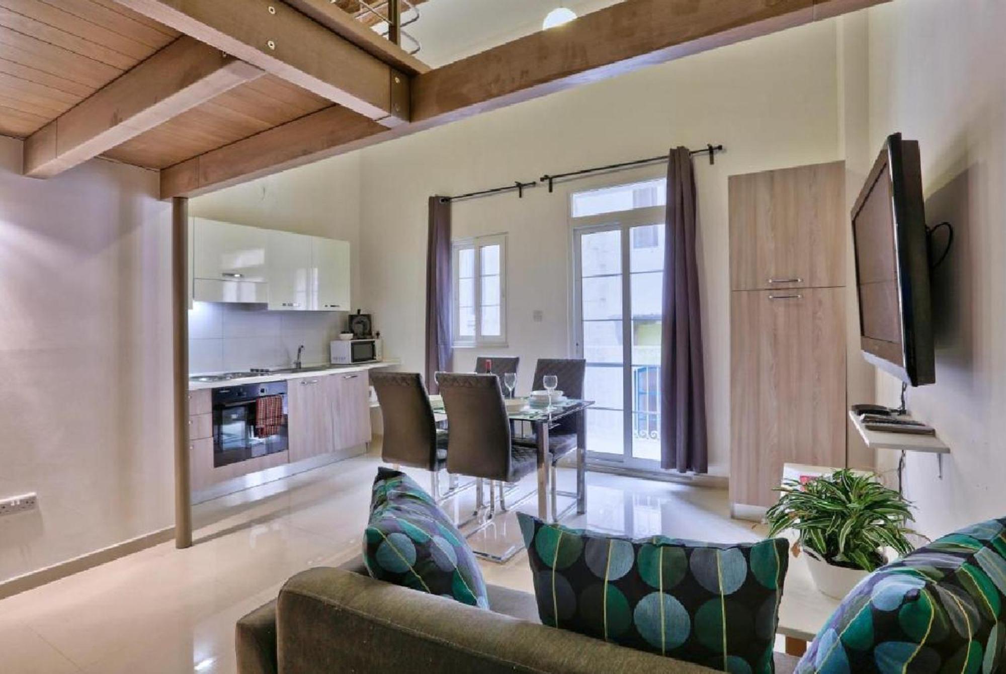 Exquisite 3-Bedroom Duplex Penthouse With Jacuzzi In Valletta Centre Bagian luar foto