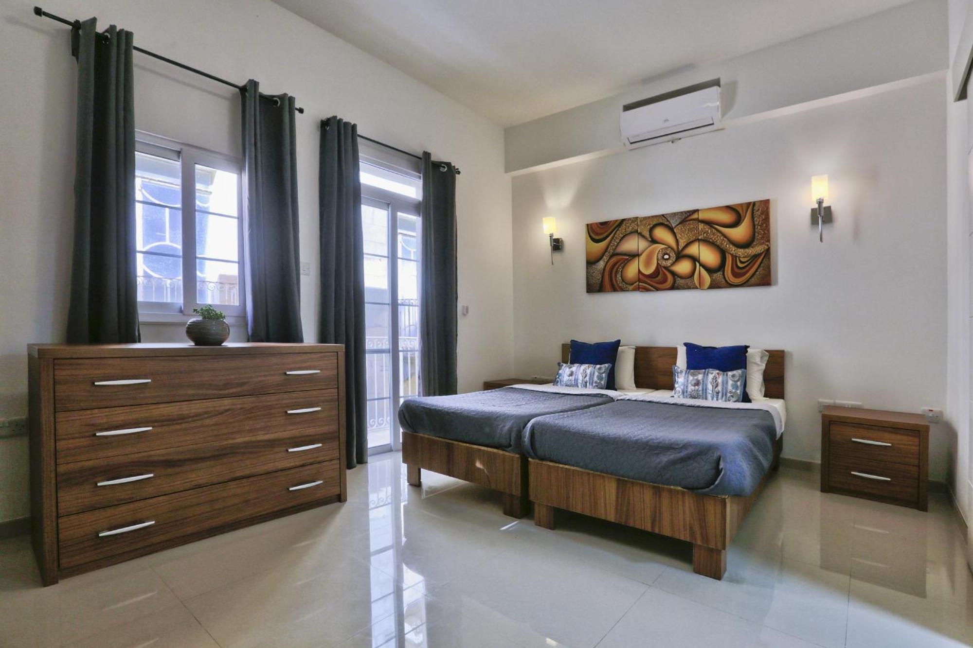 Exquisite 3-Bedroom Duplex Penthouse With Jacuzzi In Valletta Centre Bagian luar foto