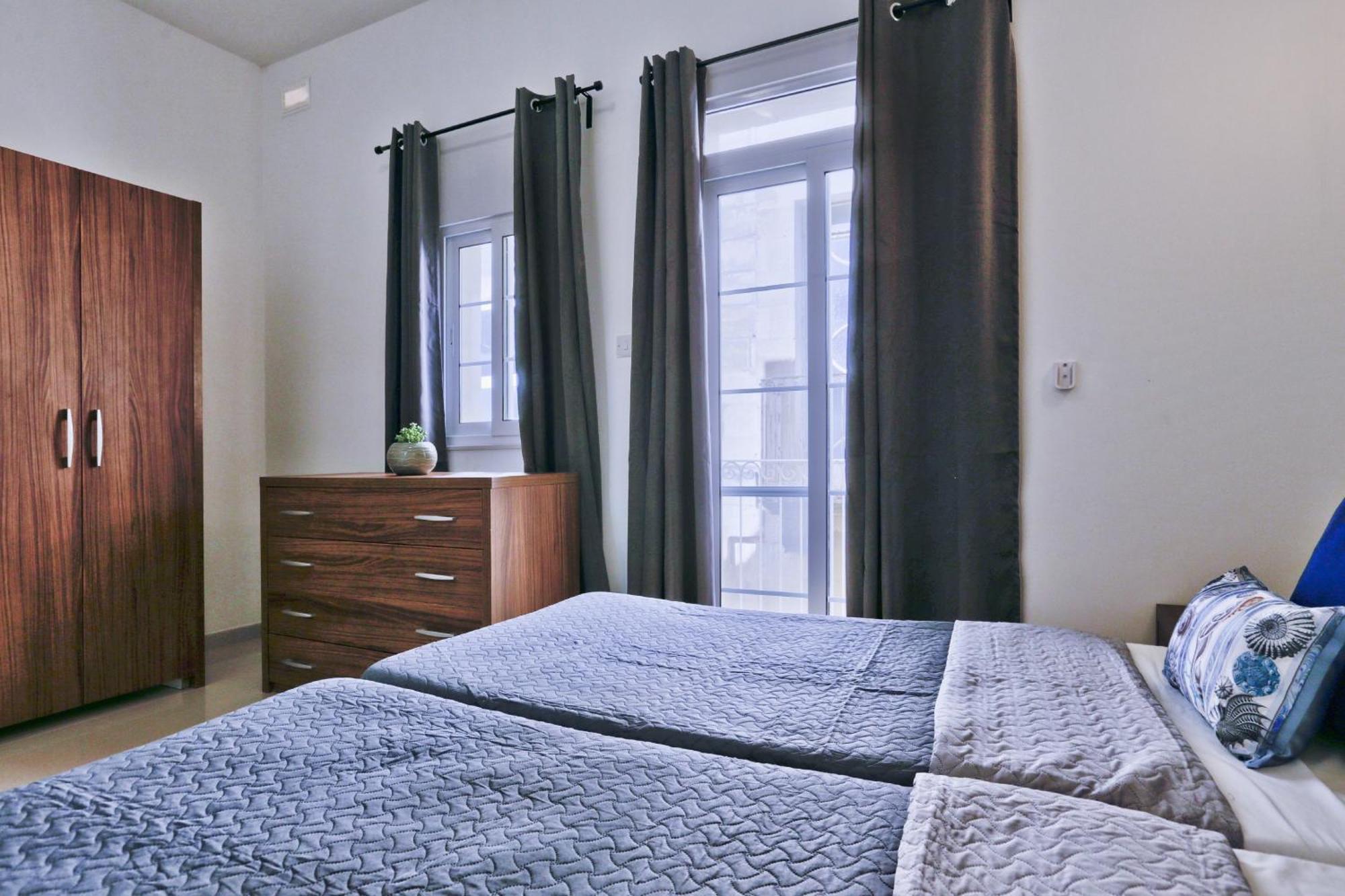 Exquisite 3-Bedroom Duplex Penthouse With Jacuzzi In Valletta Centre Bagian luar foto