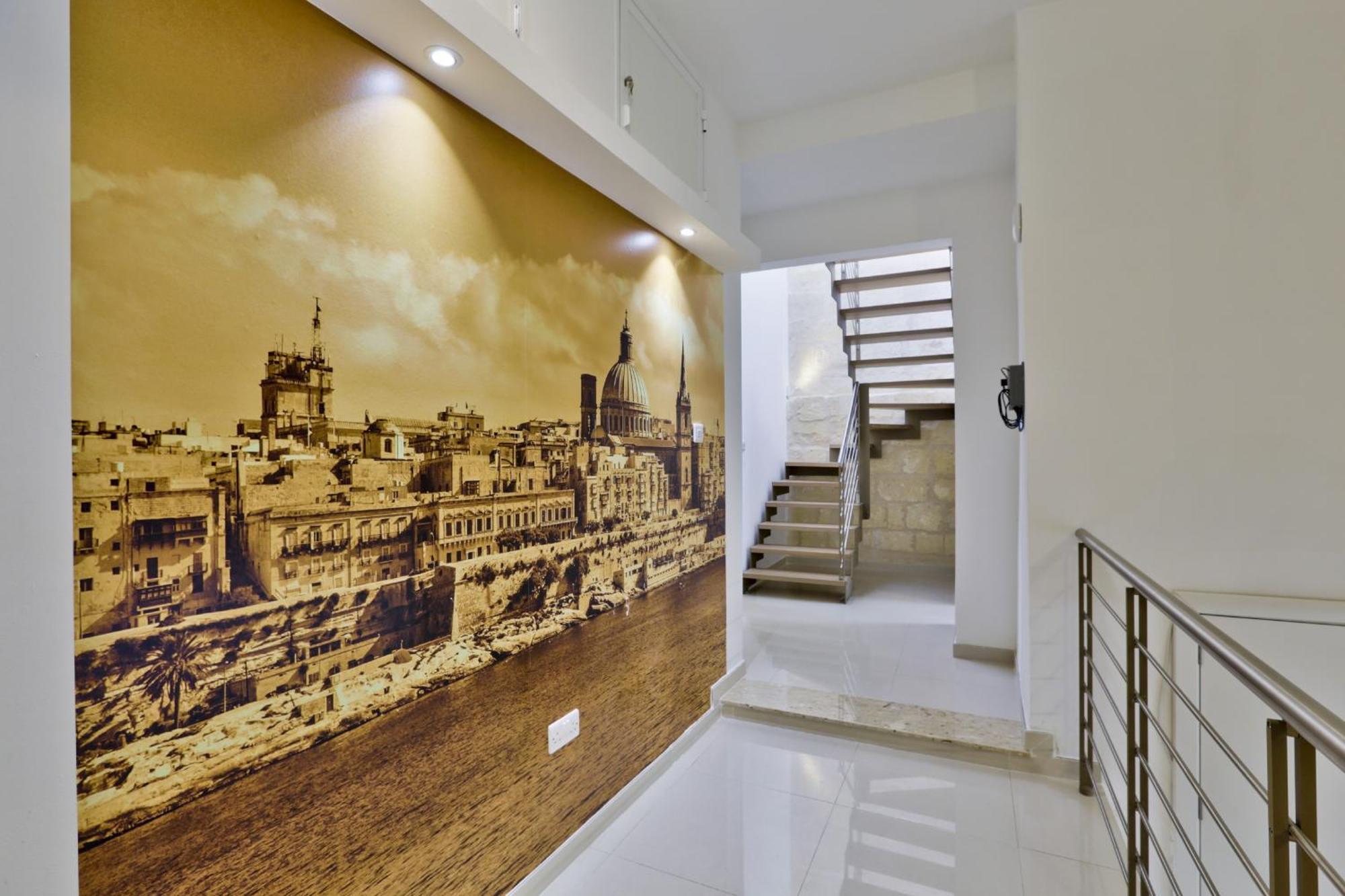 Exquisite 3-Bedroom Duplex Penthouse With Jacuzzi In Valletta Centre Bagian luar foto