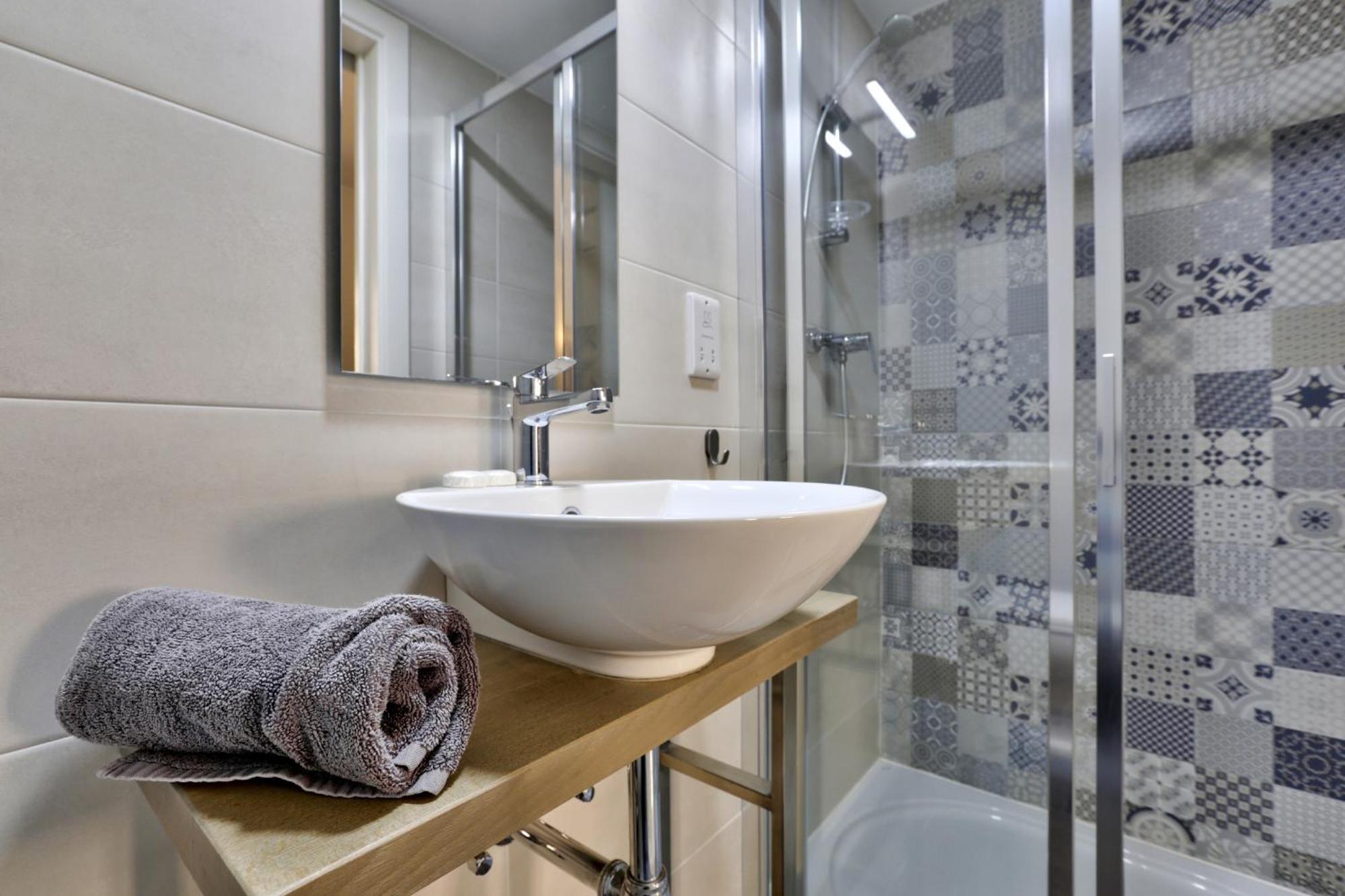 Exquisite 3-Bedroom Duplex Penthouse With Jacuzzi In Valletta Centre Bagian luar foto