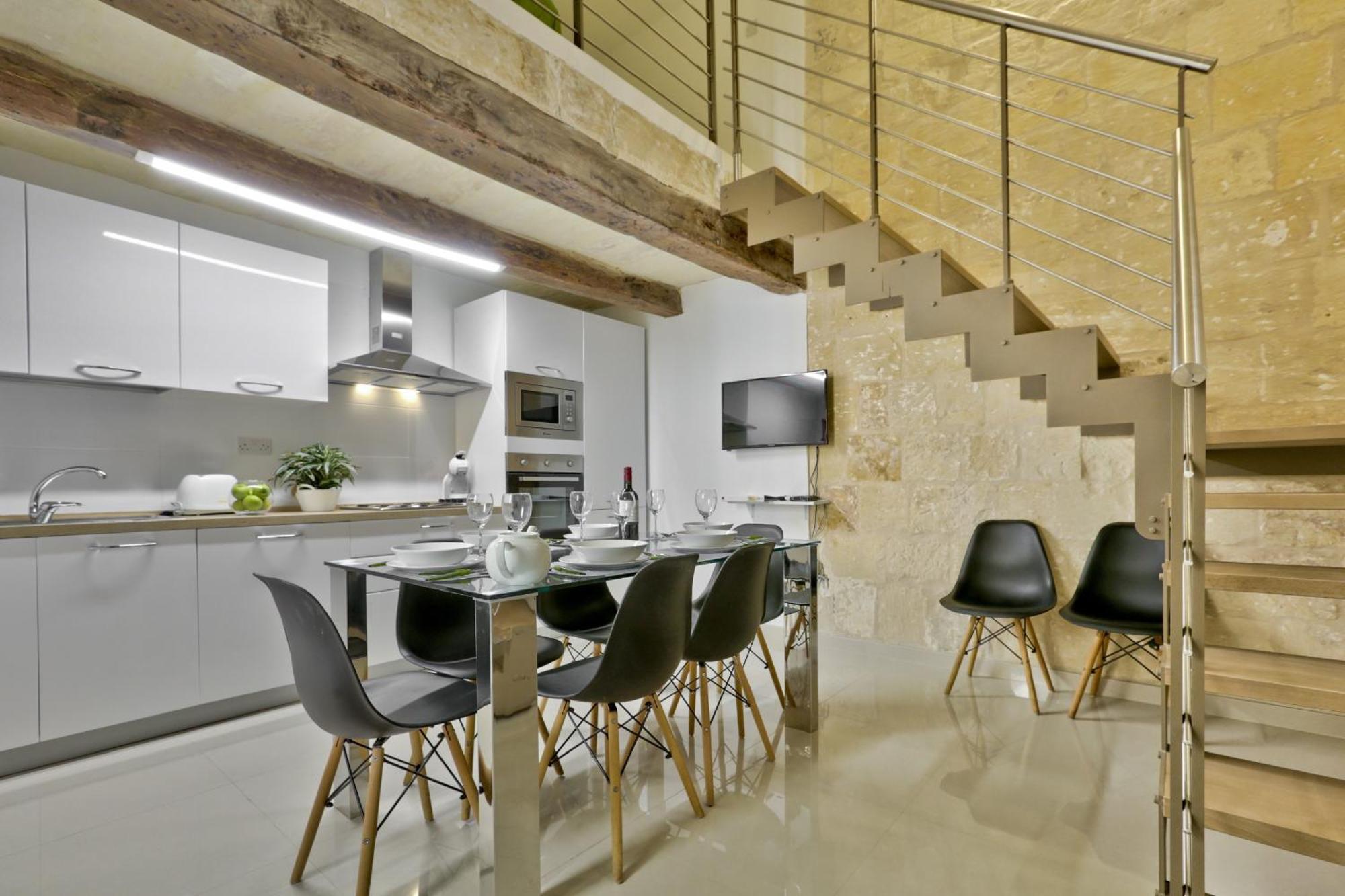Exquisite 3-Bedroom Duplex Penthouse With Jacuzzi In Valletta Centre Bagian luar foto