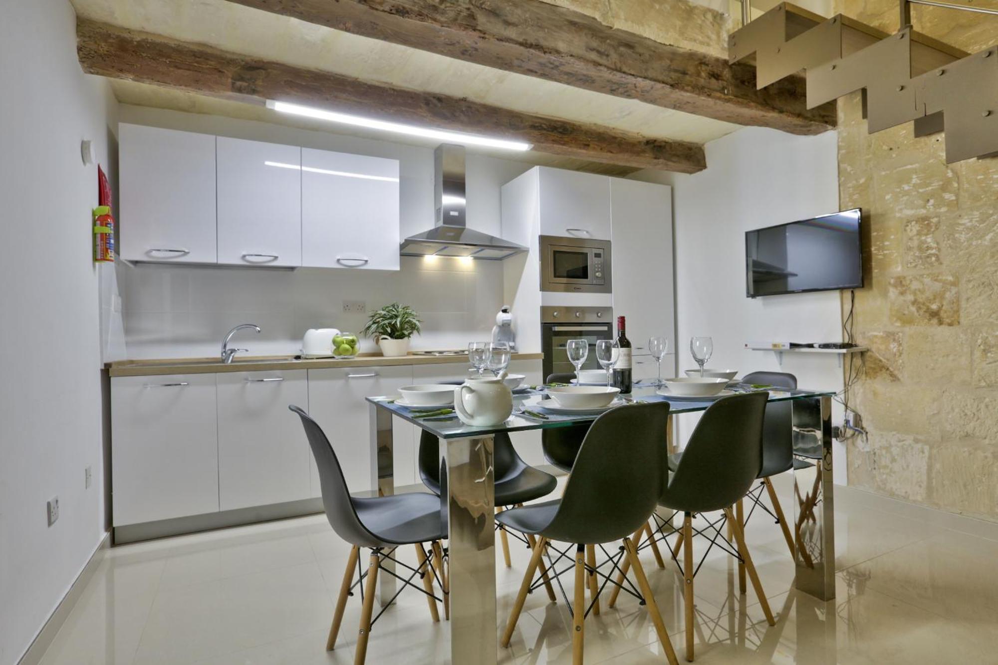 Exquisite 3-Bedroom Duplex Penthouse With Jacuzzi In Valletta Centre Bagian luar foto