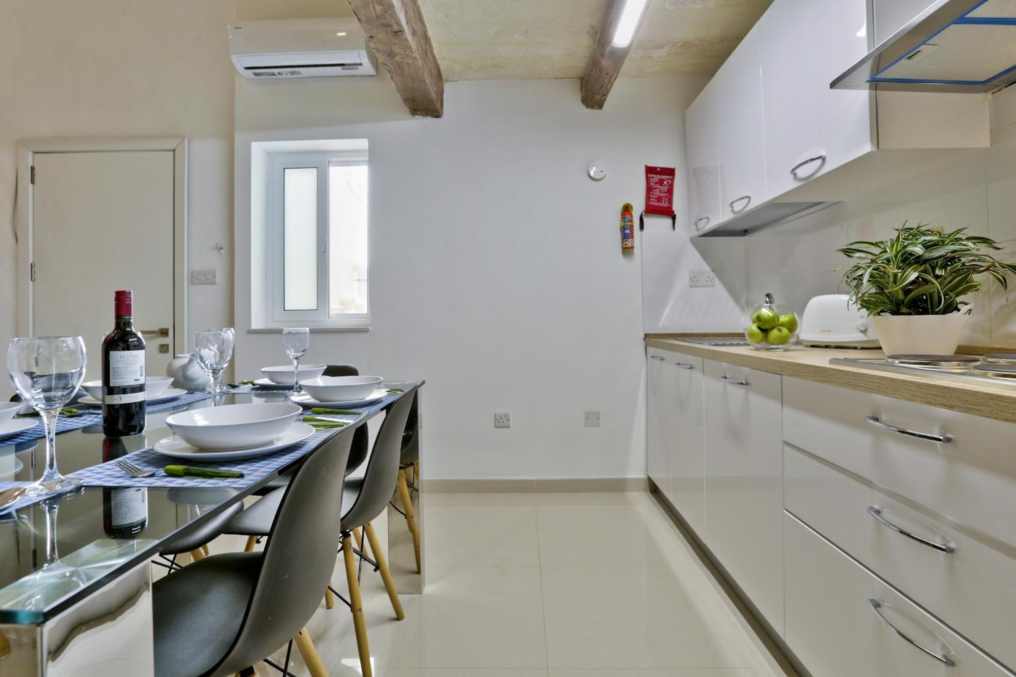 Exquisite 3-Bedroom Duplex Penthouse With Jacuzzi In Valletta Centre Bagian luar foto