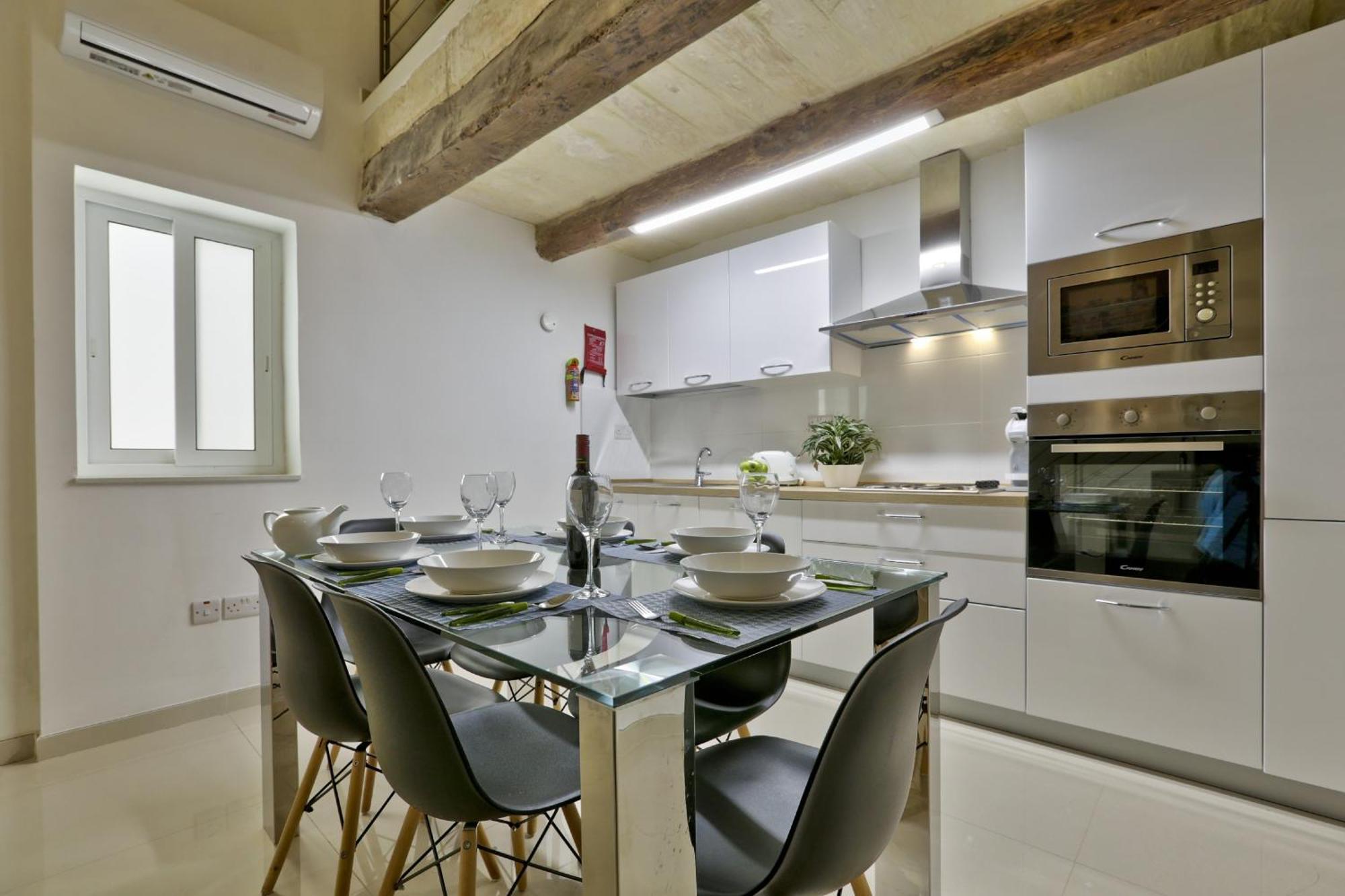 Exquisite 3-Bedroom Duplex Penthouse With Jacuzzi In Valletta Centre Bagian luar foto