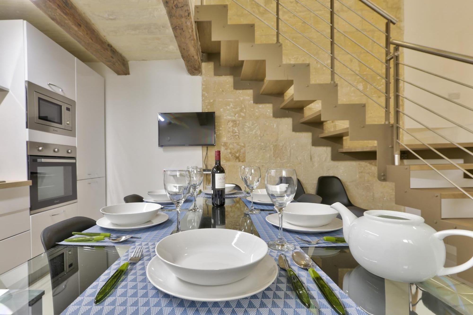 Exquisite 3-Bedroom Duplex Penthouse With Jacuzzi In Valletta Centre Bagian luar foto
