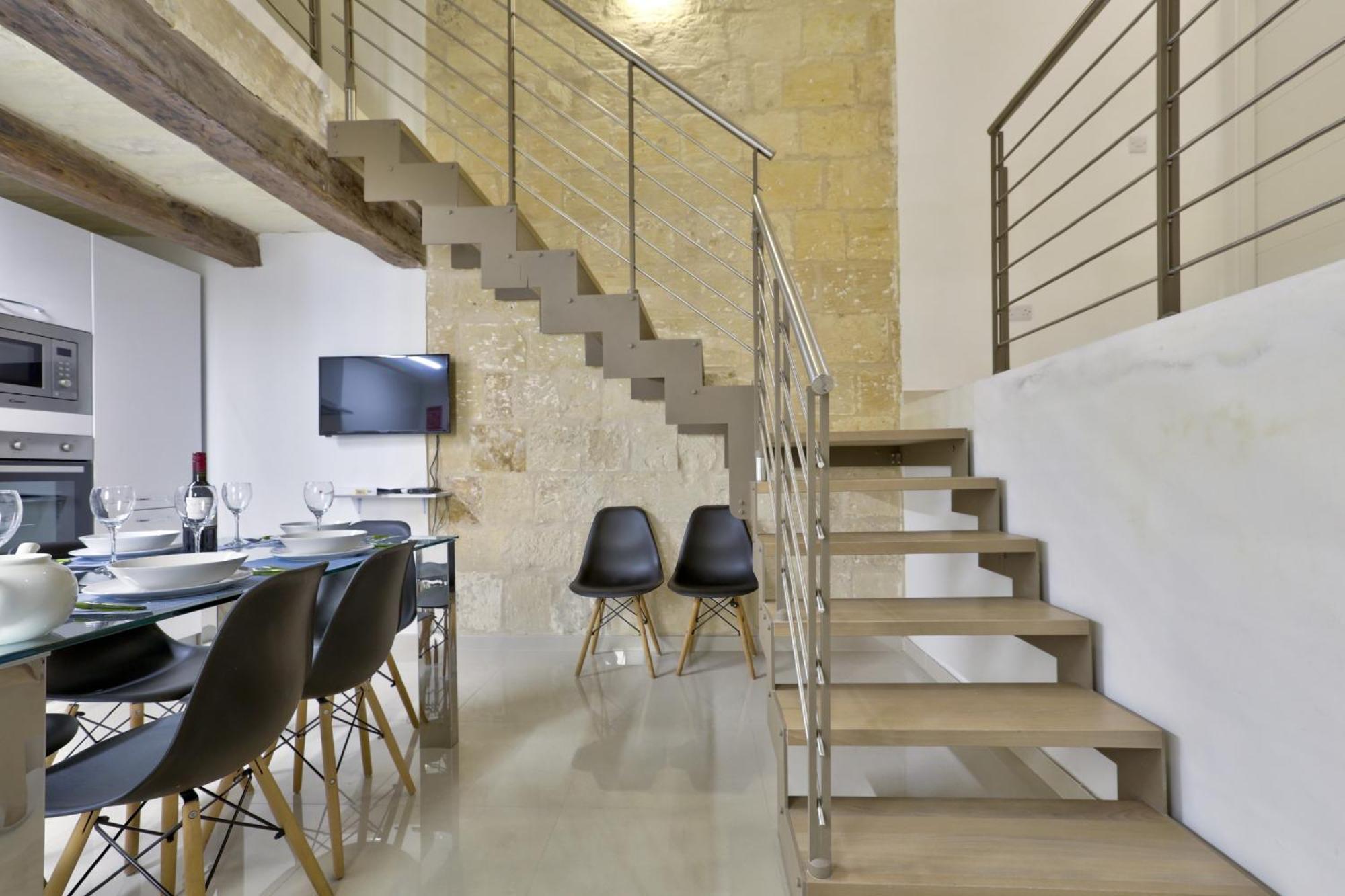 Exquisite 3-Bedroom Duplex Penthouse With Jacuzzi In Valletta Centre Bagian luar foto