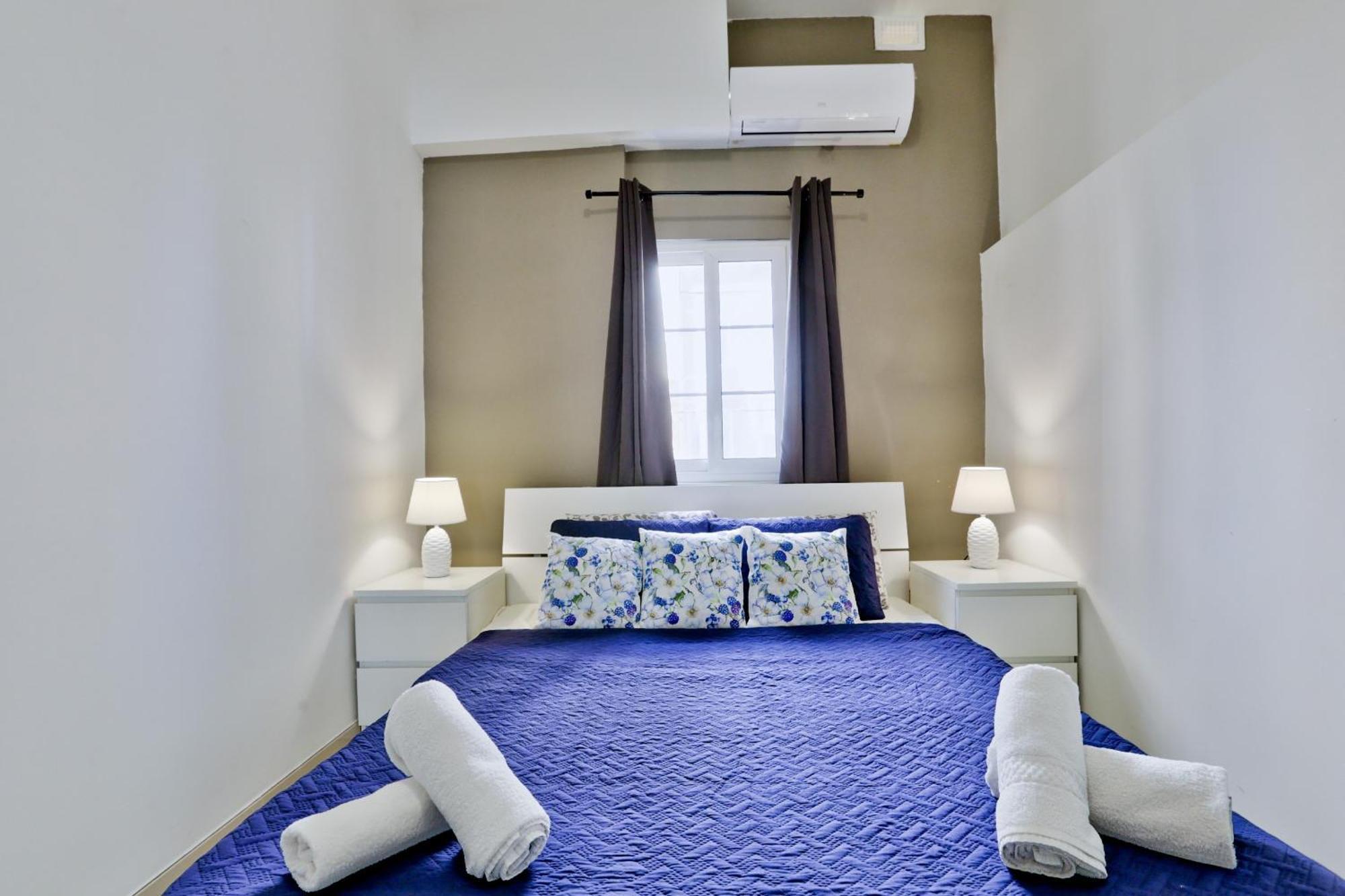 Exquisite 3-Bedroom Duplex Penthouse With Jacuzzi In Valletta Centre Bagian luar foto