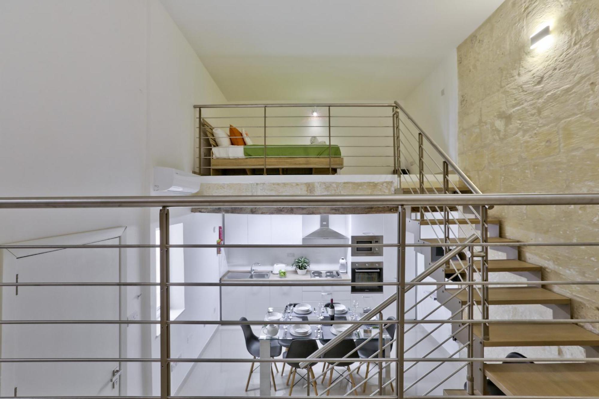 Exquisite 3-Bedroom Duplex Penthouse With Jacuzzi In Valletta Centre Bagian luar foto