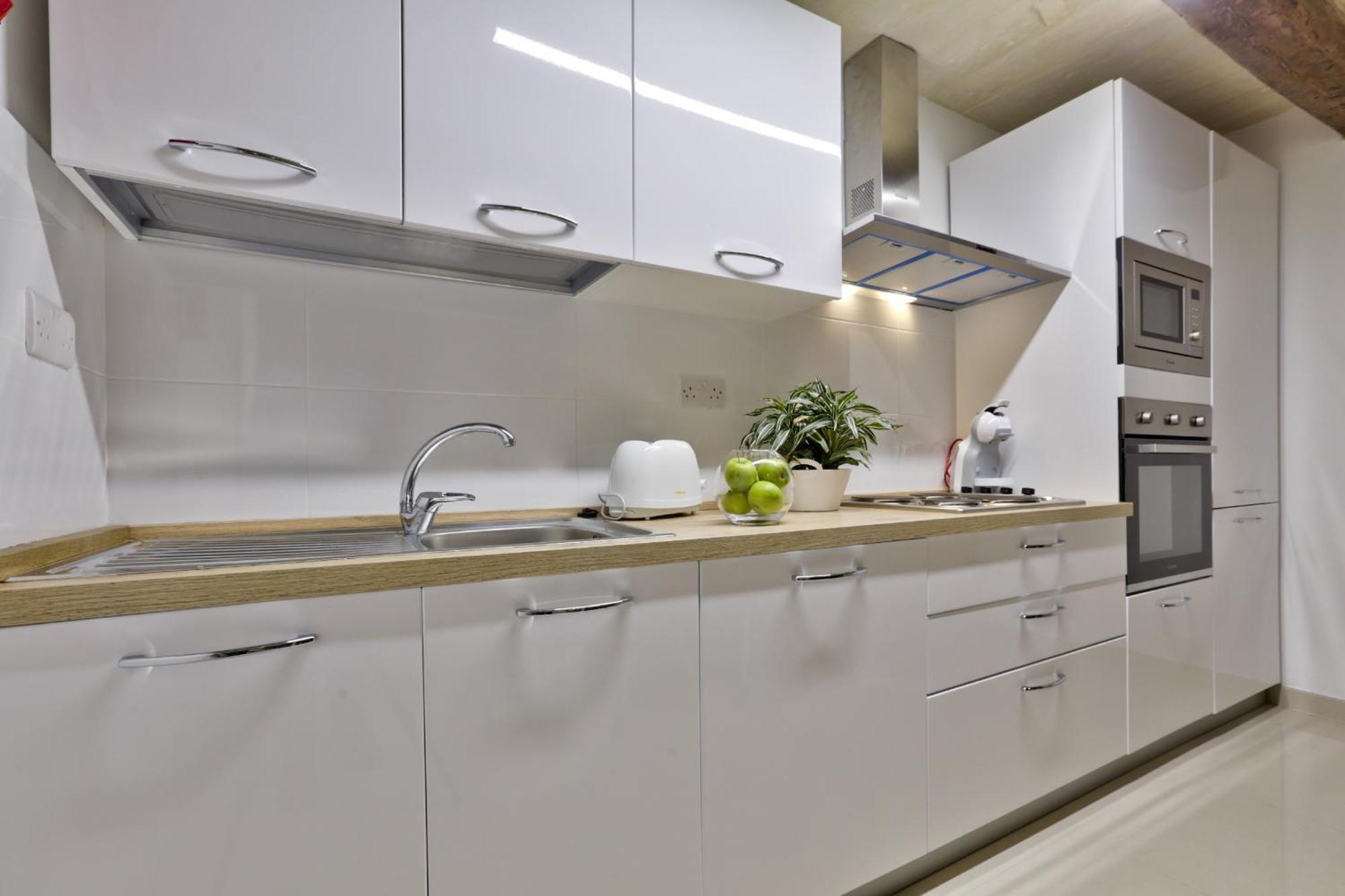 Exquisite 3-Bedroom Duplex Penthouse With Jacuzzi In Valletta Centre Bagian luar foto